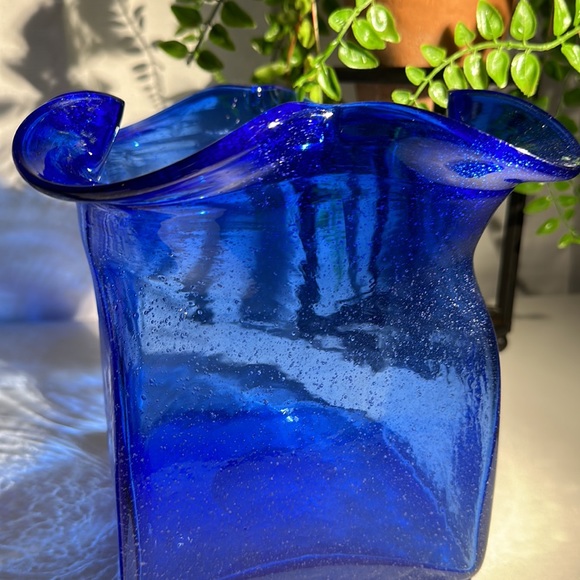Vintage MCM Large Blue Bubble Glass Scalloped Edge Vase - Picture 5 of 9